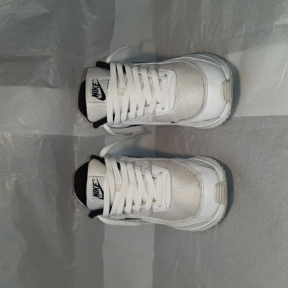 Nike Air Max 90 Retro Sneakers, 7Y = Women 8.5 = Men 7 - Picture 10 of 11